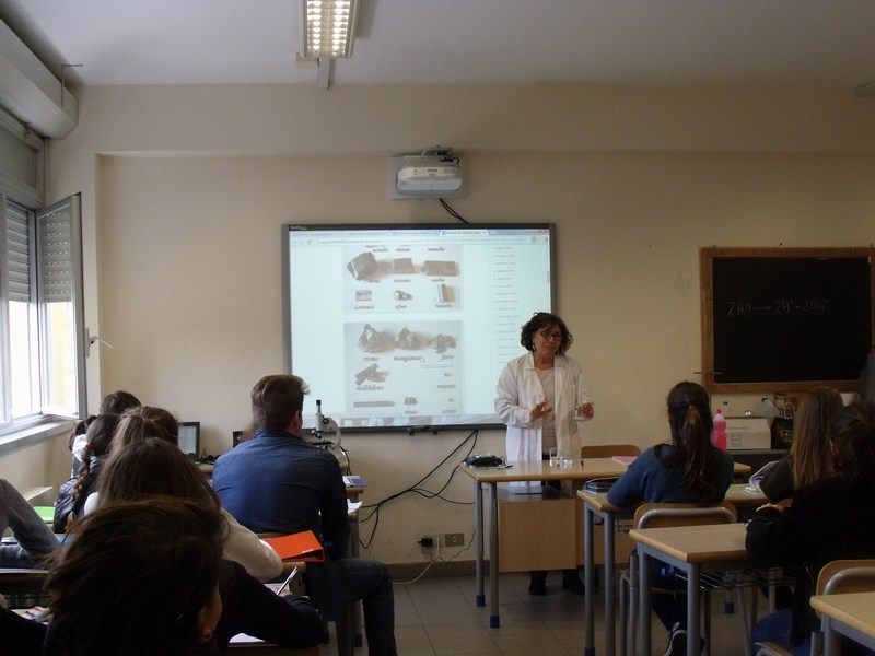   Laboratorio di fisica e chimica nella sede di Via Maroi